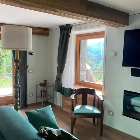 Arbetey, Finestra Sul Bianco Daire *