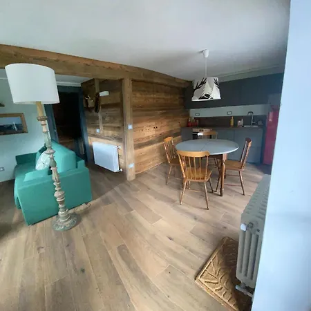 Arbetey, Finestra Sul Bianco Apartamento