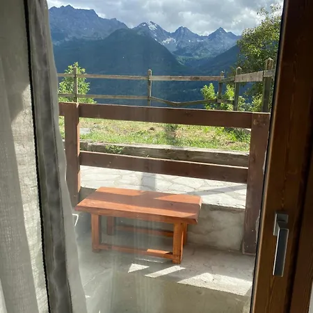 Arbetey, Finestra Sul Bianco Daire *